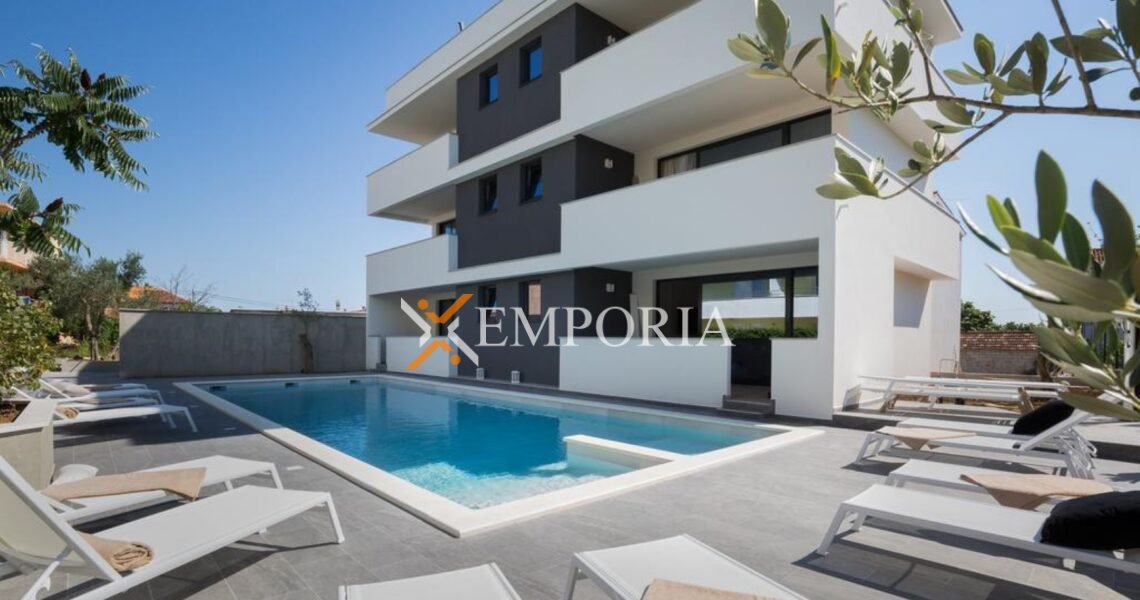 Business property B128 – Zadar, Plovanija