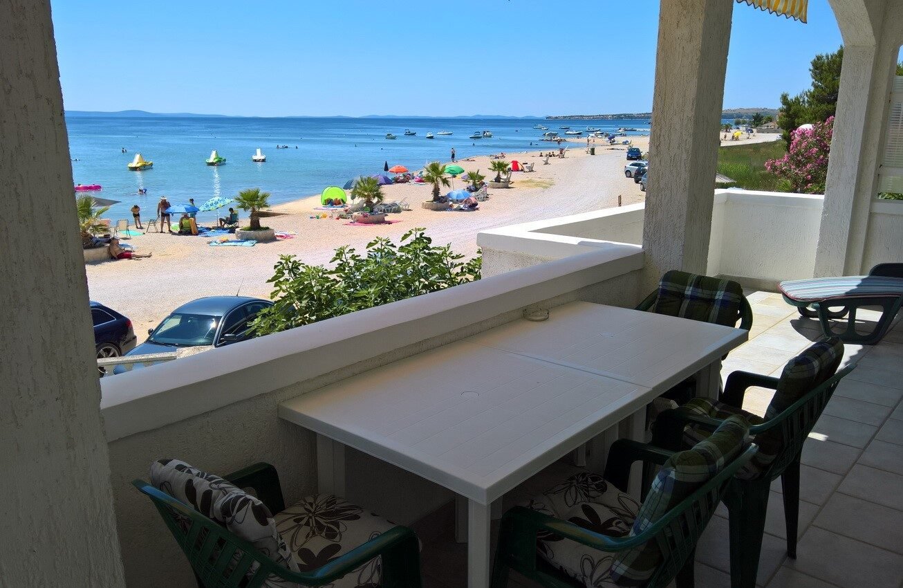 Apartment A764 – Vir