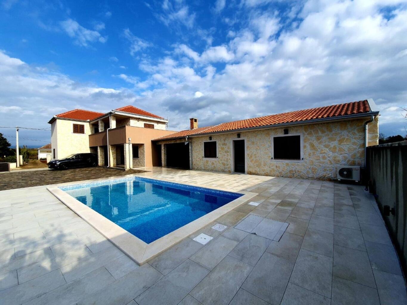 Renovated house with a swimming pool H551 Emporia Real Estate Zadar