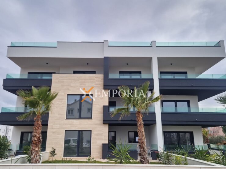 Flat F1200 – Zadar, Crvene kuće