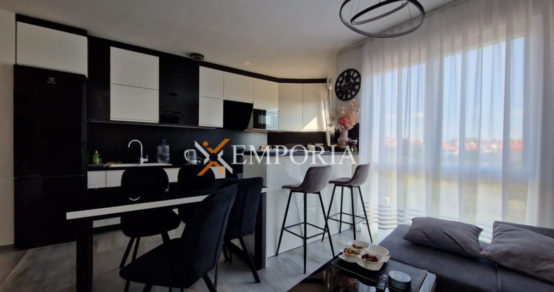 Flat F1183 – Zadar, Plovanija