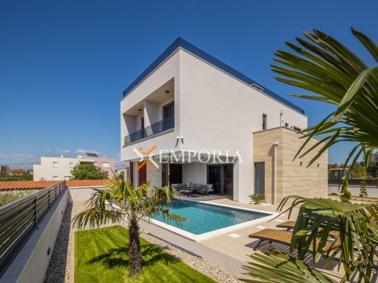 House H525 – Nin, Zaton