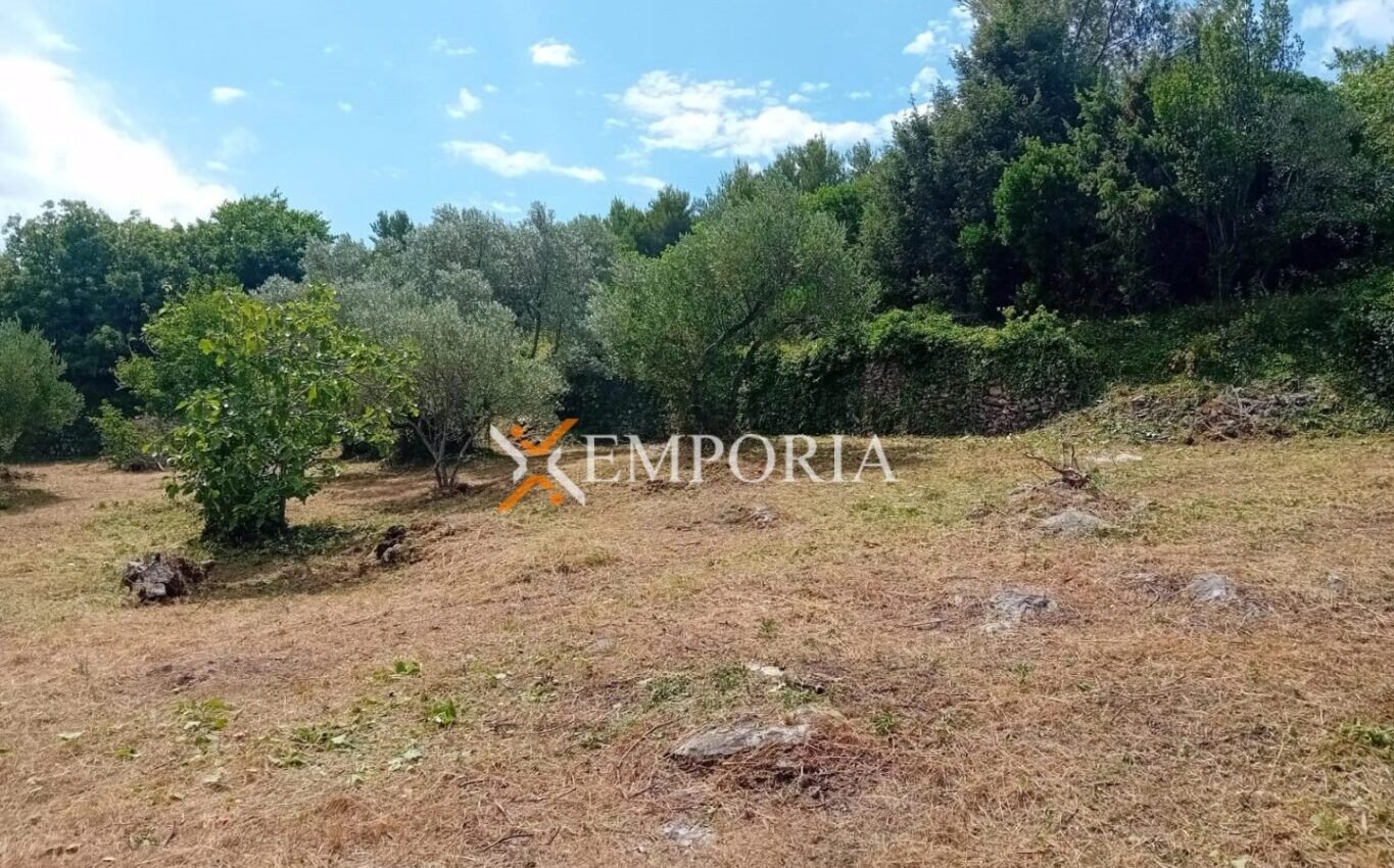 Urbanized land L520 – Island Pašman, Banj