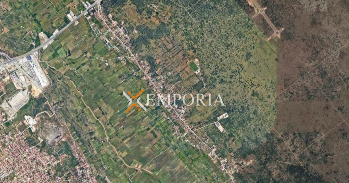 Građevinsko zemljište L537 – Crno