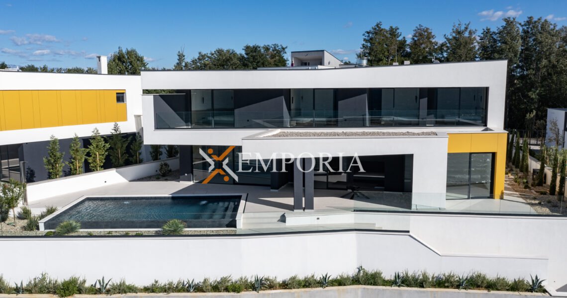 Villa Brisone – Luxurious seafront villa in Privlaka