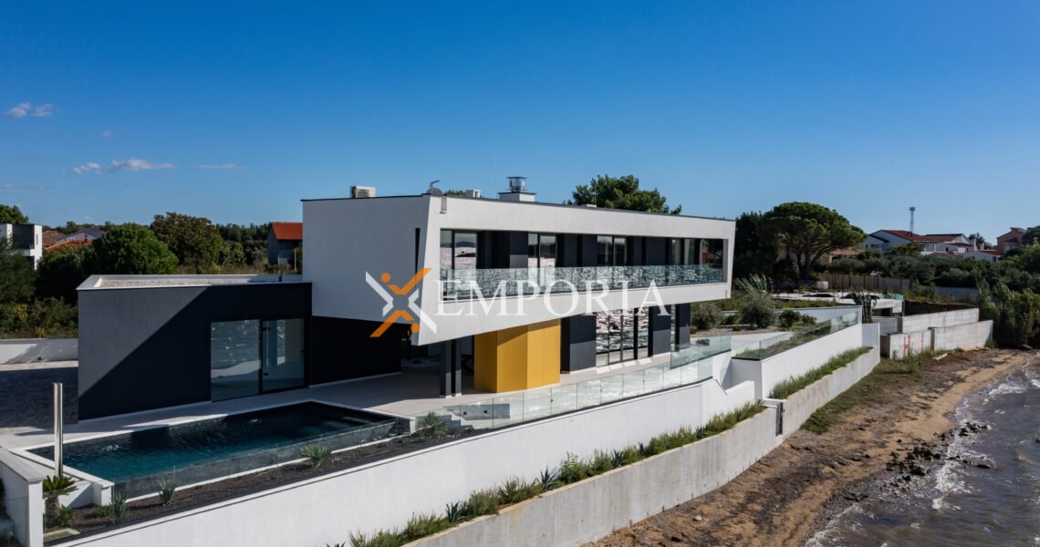 Villa Dalmara – Luxurious seafront villa in Privlaka