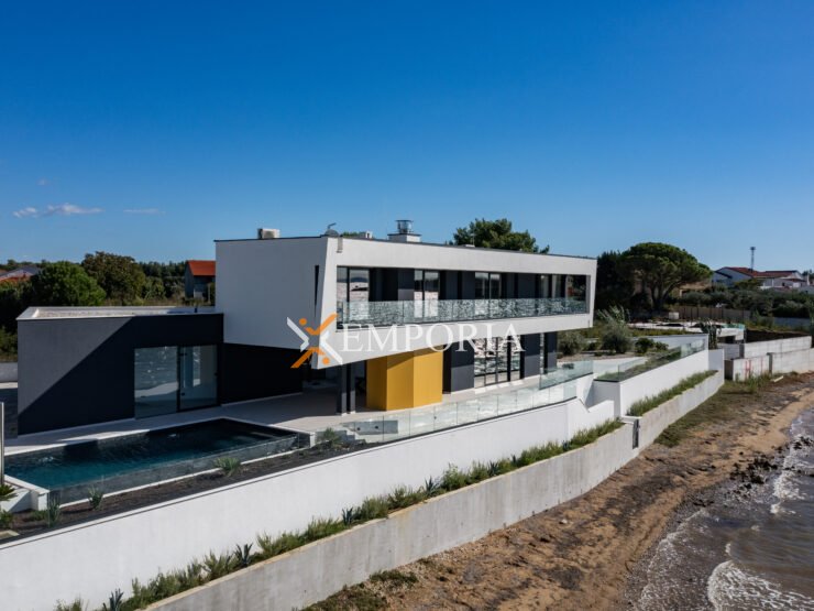 Villa Dalmara – Luxurious seafront villa in Privlaka