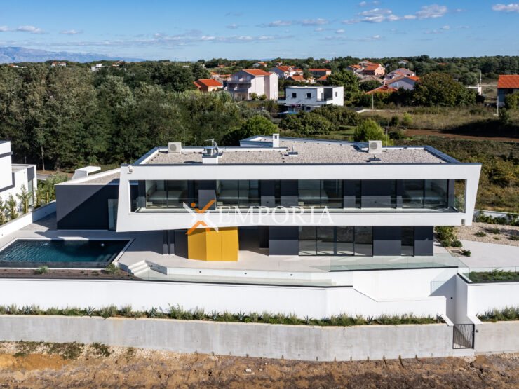 Villa Dalmara – Luxurious seafront villa in Privlaka