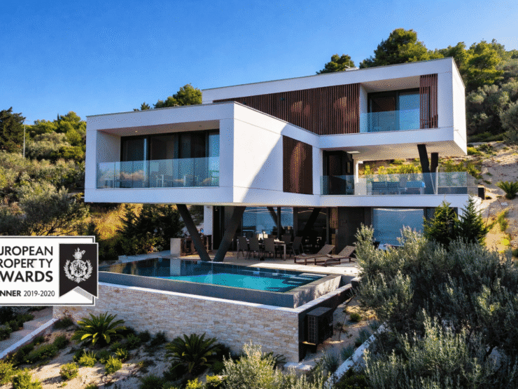 VILLA TRINITY – 2nd ROW TO THE SEA, KALI