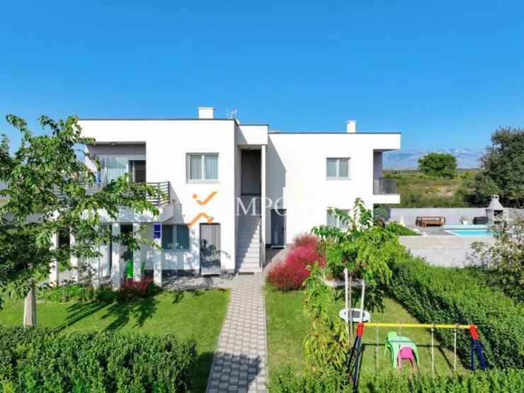 House H239 – Nin, Zaton