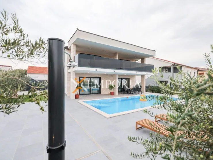 House H552 – Vir