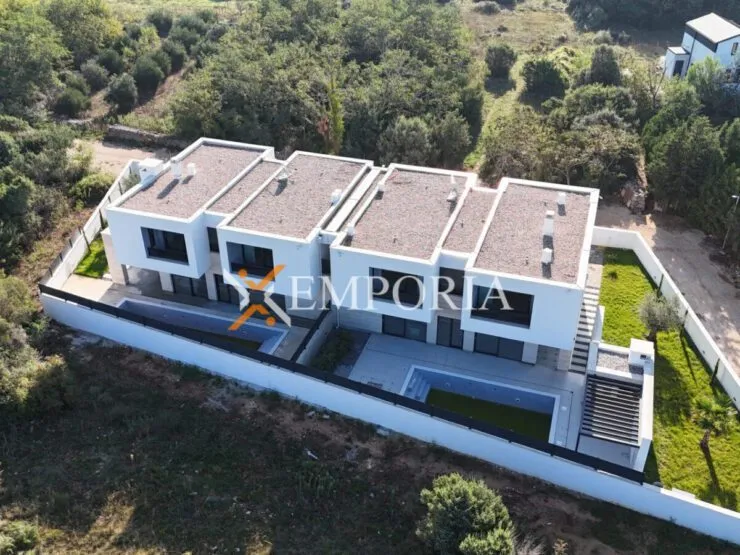 House H661 – Nin, Zaton